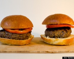 Vergleich zwischen bearbeitetem und unbearbeitetem Burger